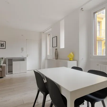 Appartement Guesthost - Bright Flat Near Stazione Milaan