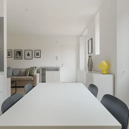 Appartement Guesthost - Bright Flat Near Stazione Milaan