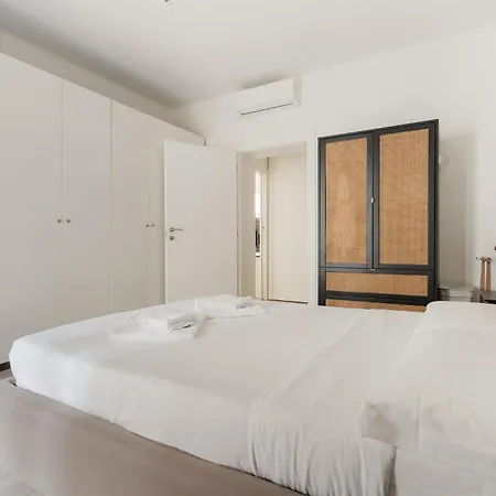 Appartement Guesthost - Bright Flat Near Stazione Milaan