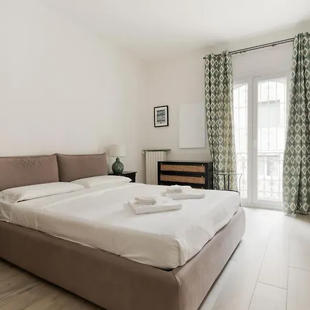 Guesthost - Bright Flat Near Stazione Appartement Milaan