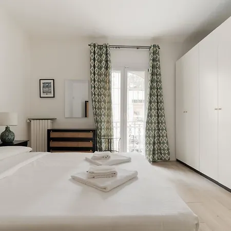 Guesthost - Bright Flat Near Stazione *